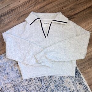 🆕 NWOT - Abercrombie & Fitch - Heather Gray Cropped Sailor Collar Pullover